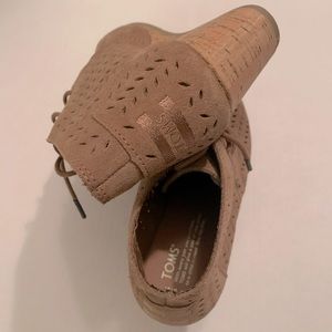 Toms wedge boots